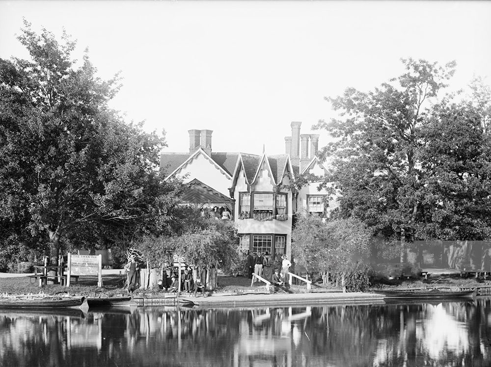 Photo by Henry Taunt. The Swan Inn on Rose Island, Oxfordshire, 1885