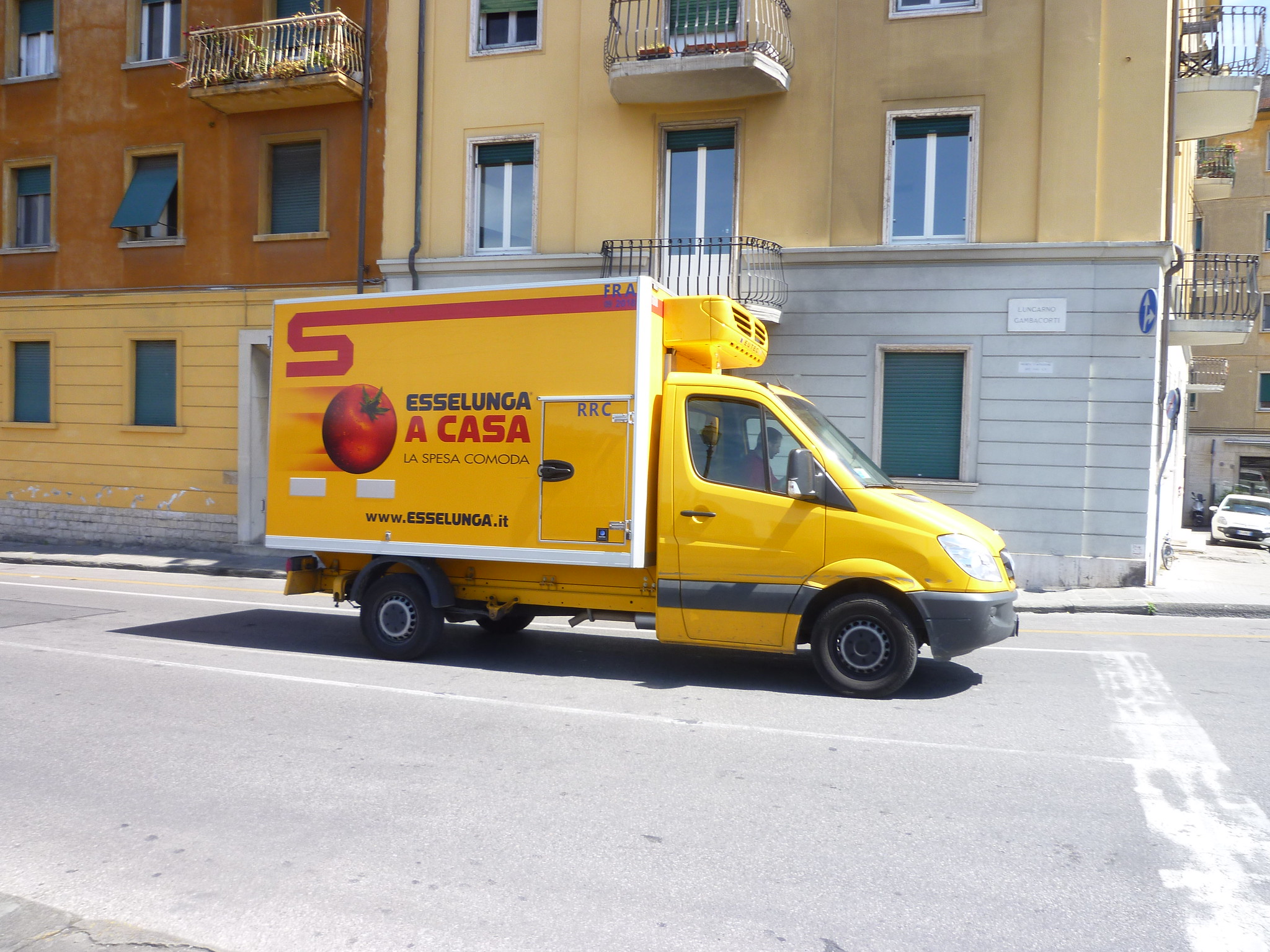 The ESSELUNGA logo uses the Akceler typeface designed by Andrej Dieneš