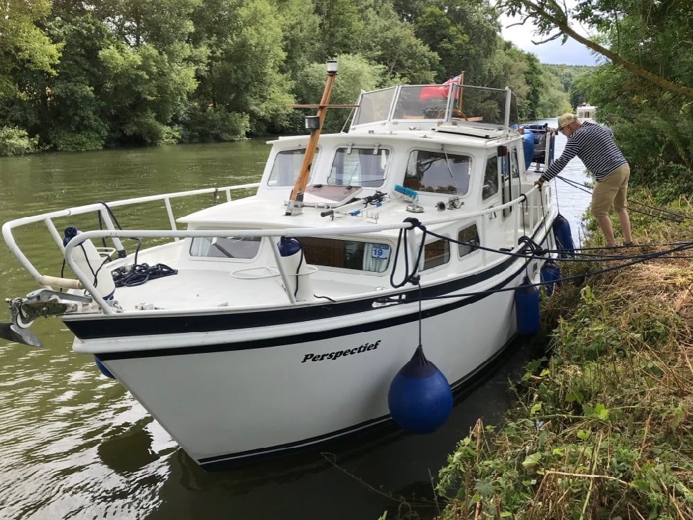 We found a good mooring place for lunch.