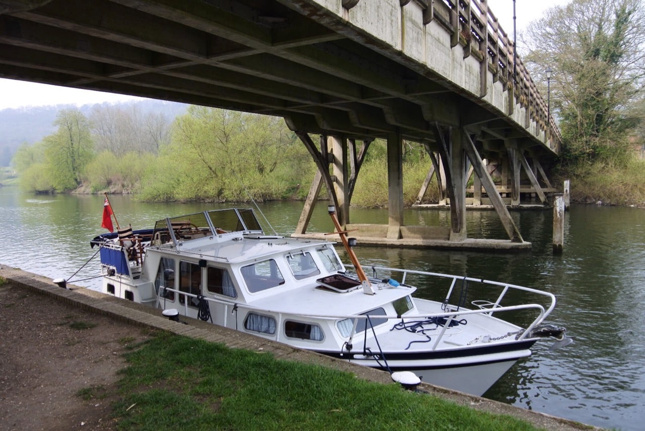 Goring bridge and waiting to Lock through.