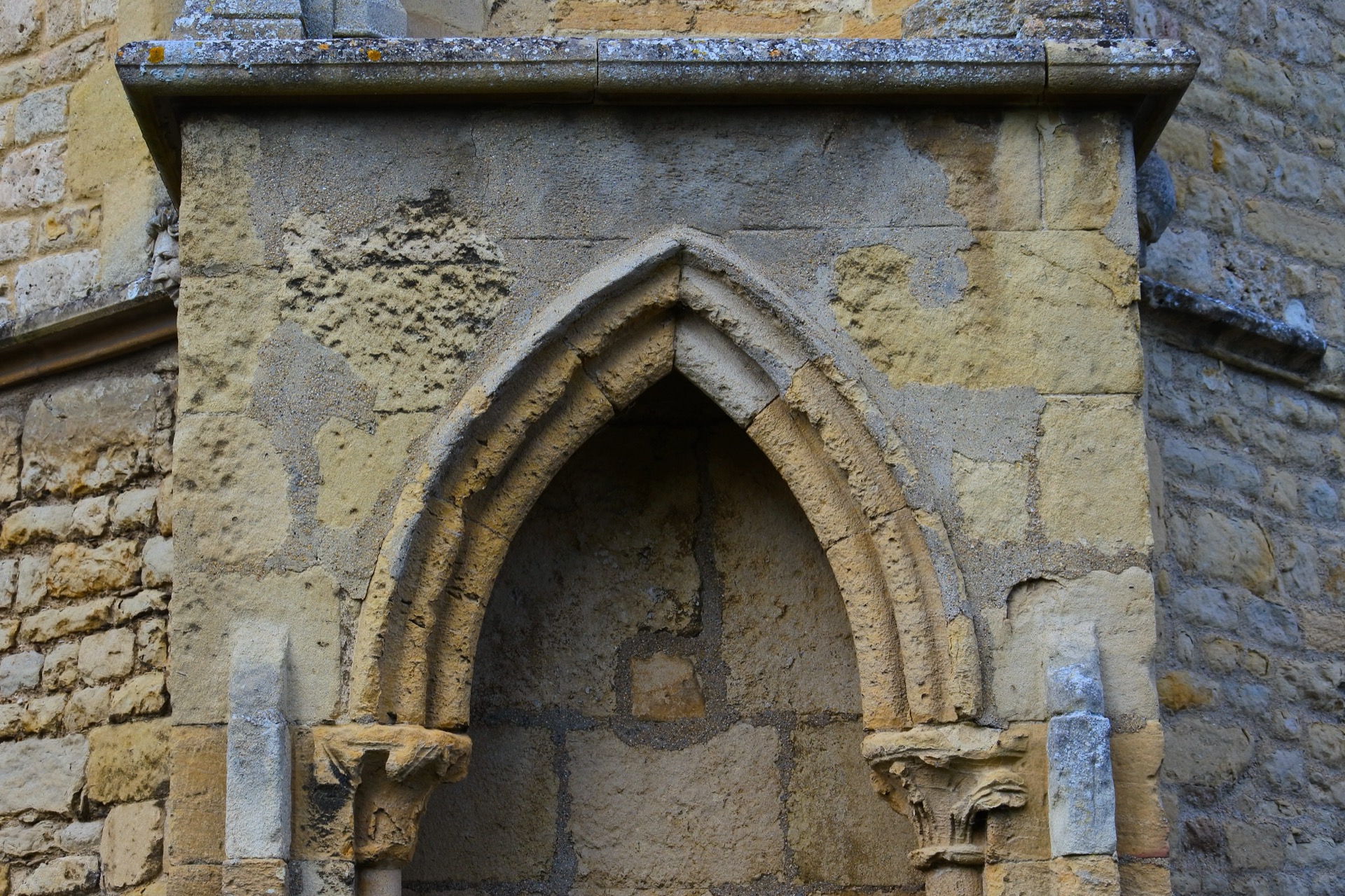 Arched recess in the corner of the building